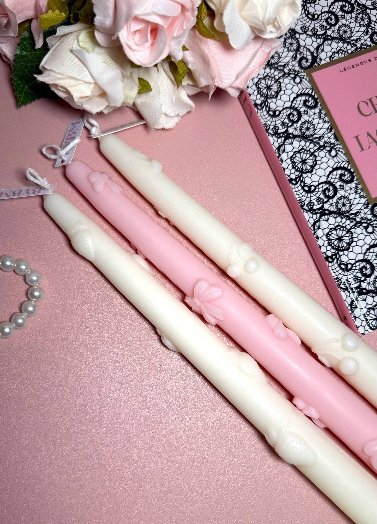 Bougie Pilier Décorative – Nœuds, Cerise ou Fraise : Noeud / Rose / Barbe à papa